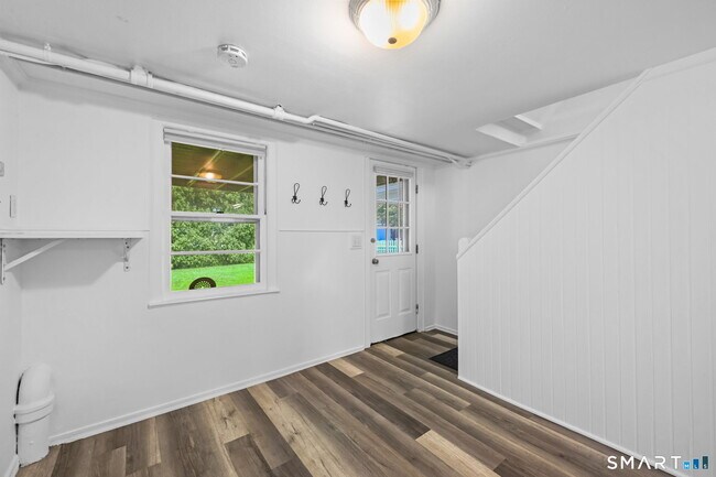 Building Photo - 18 Windy Knolls