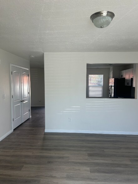 Building Photo - 3414 S Carrick Dr