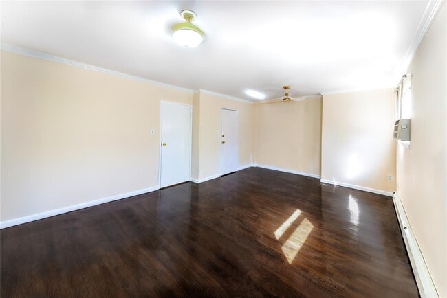 Building Photo - 266 Throgs Neck Blvd