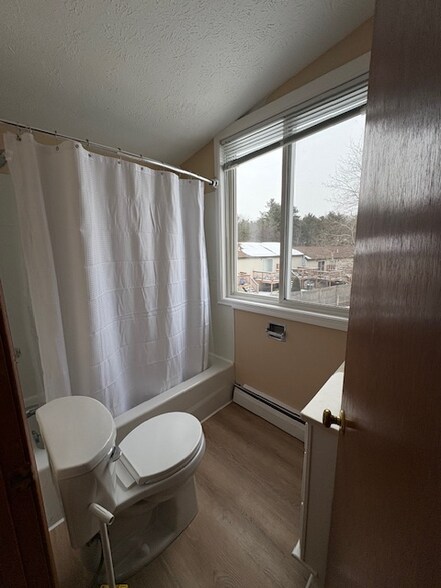 Building Photo - 891 Mammoth Rd