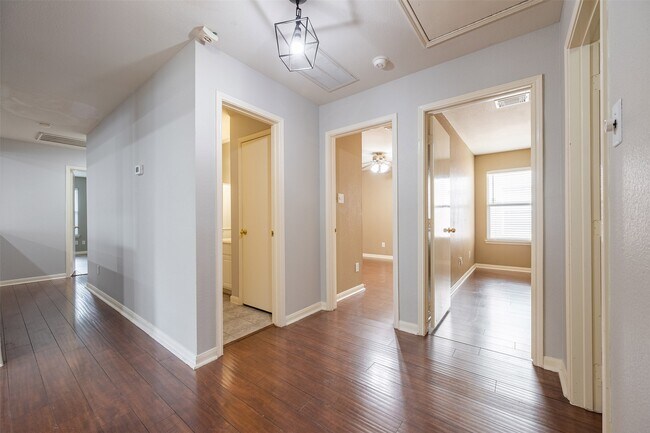 Building Photo - 15823 Kings Cypress Ln