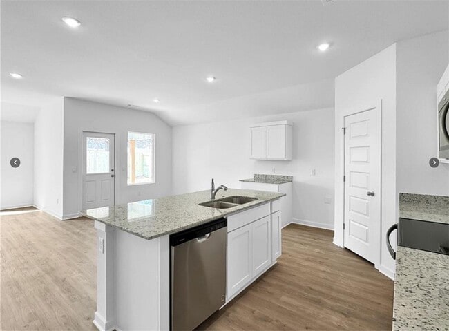 Building Photo - 571 Riggs St