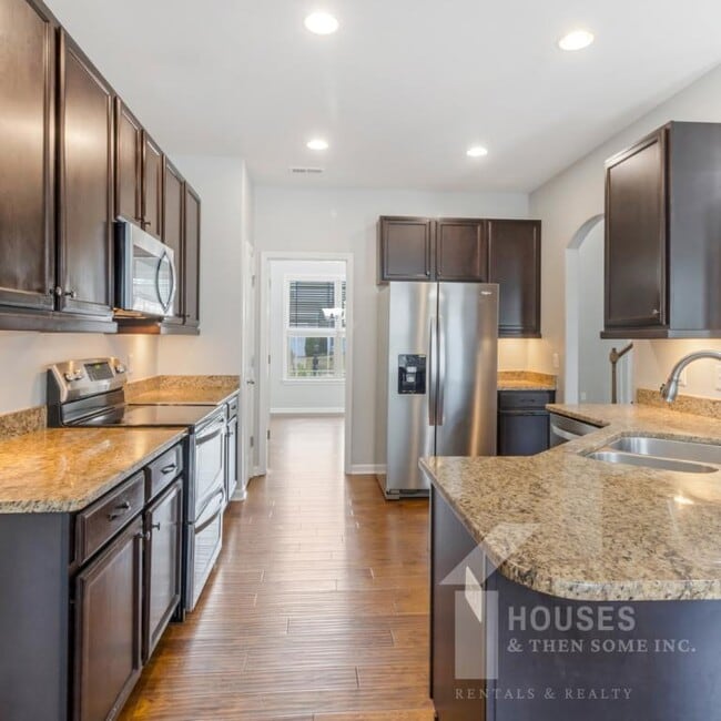 Building Photo - 70 Madeline Cir