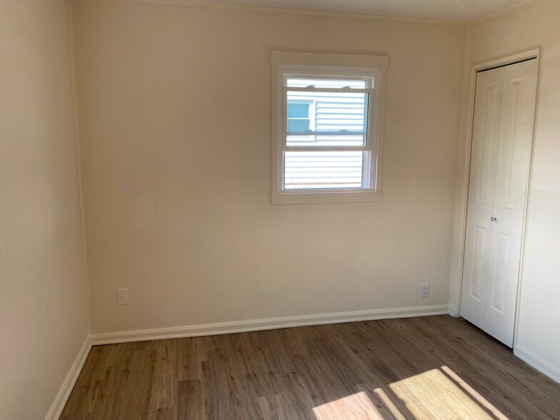 Building Photo - 184 Little Flower Ln