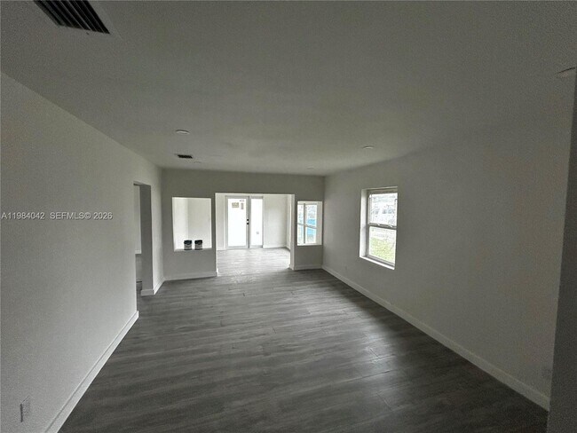 Building Photo - 4429 SW 21st St