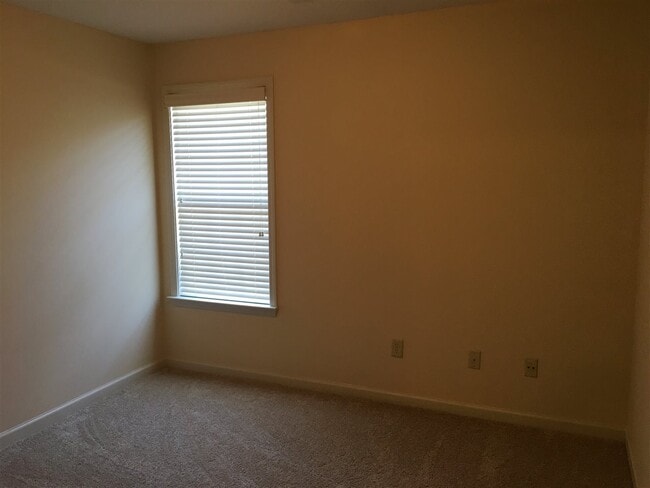 Building Photo - 10144 Lynham Dr