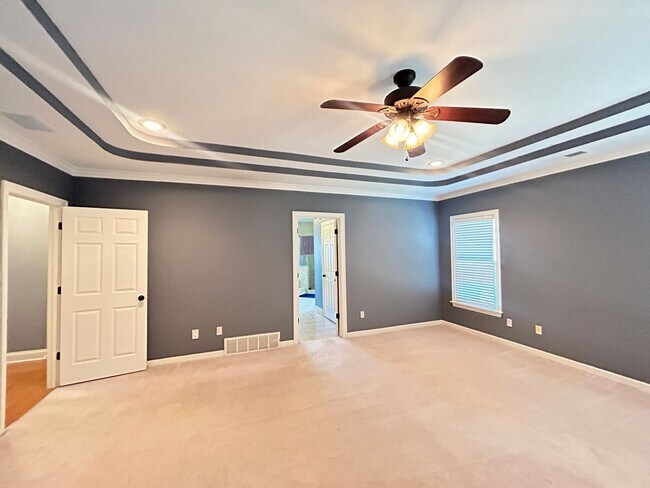 Building Photo - Beautiful Collierville home tucked away in...