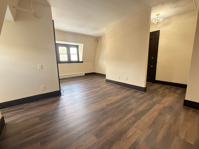 Building Photo - 79 Pine St