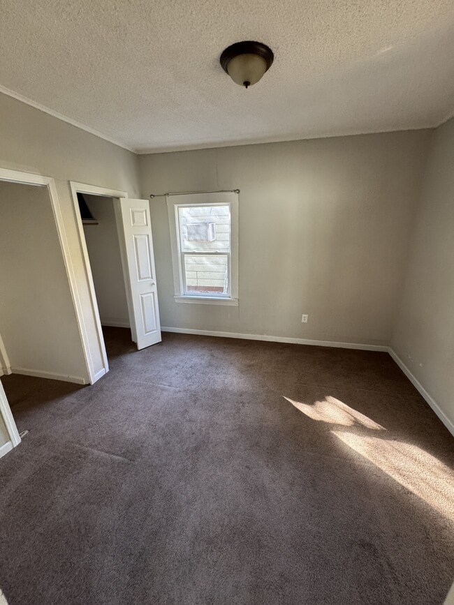 Building Photo - 716 7th Ave S