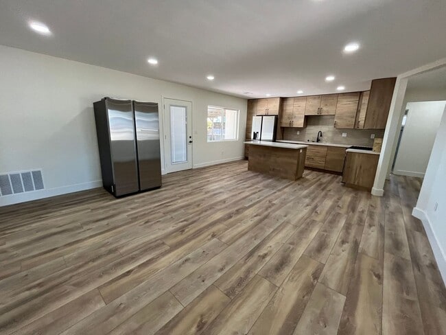 Building Photo - Brand New Remodel (2026)!! 5 Bedroom 2 Bathroom Home Near Campus