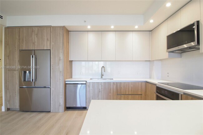 Building Photo - 151 Crandon Blvd