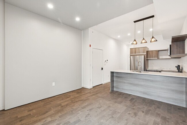 Building Photo - 2028 E Fletcher St