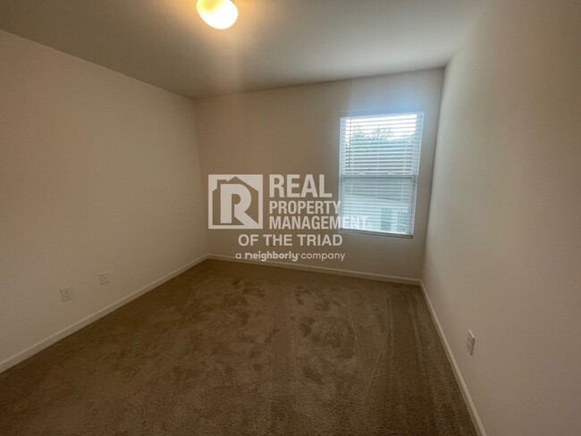 Building Photo - New Construction 3bd/2.5ba Townhome in NE ...