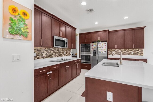 Building Photo - 3 br, 2.5 bath Townhome - 10015 Akenside Dr