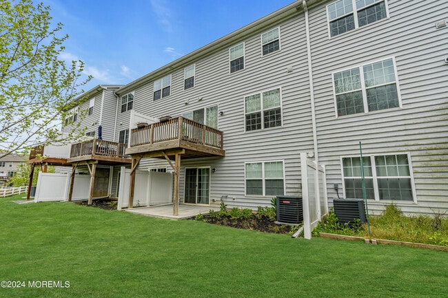 Building Photo - 44 Begonia Ln
