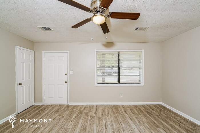 Building Photo - 8264 Country Cir