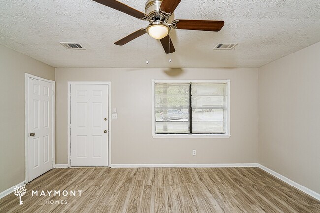 Building Photo - Charming 3-Bedroom, 2-Bath Brick Home in P...