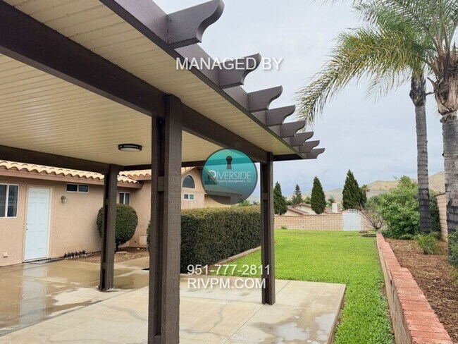 Building Photo - Single story large corner lot home in Jurupa Valley ready for move-in!