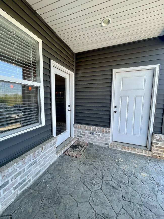 Building Photo - 219 Capstone Dr