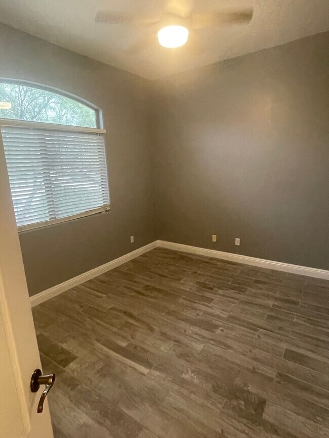 Building Photo - Southwest Beauty