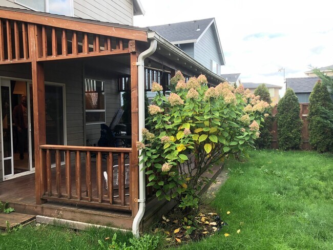 Building Photo - Large 4 Bedroom House in Newberg. Great Location!