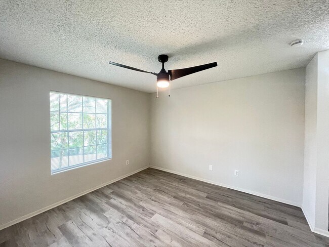 Building Photo - Fully Renovated 1-Bedroom, 1-Bath Condo in Gated Community – Available Now!