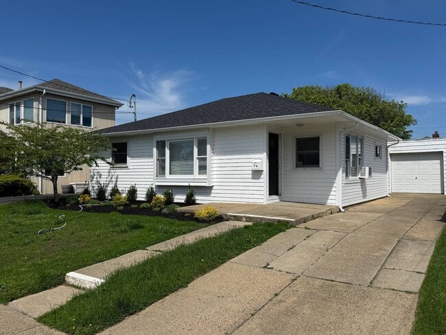 Building Photo - 74 Bermuda St
