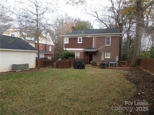Building Photo - 1614 Dilworth Rd E