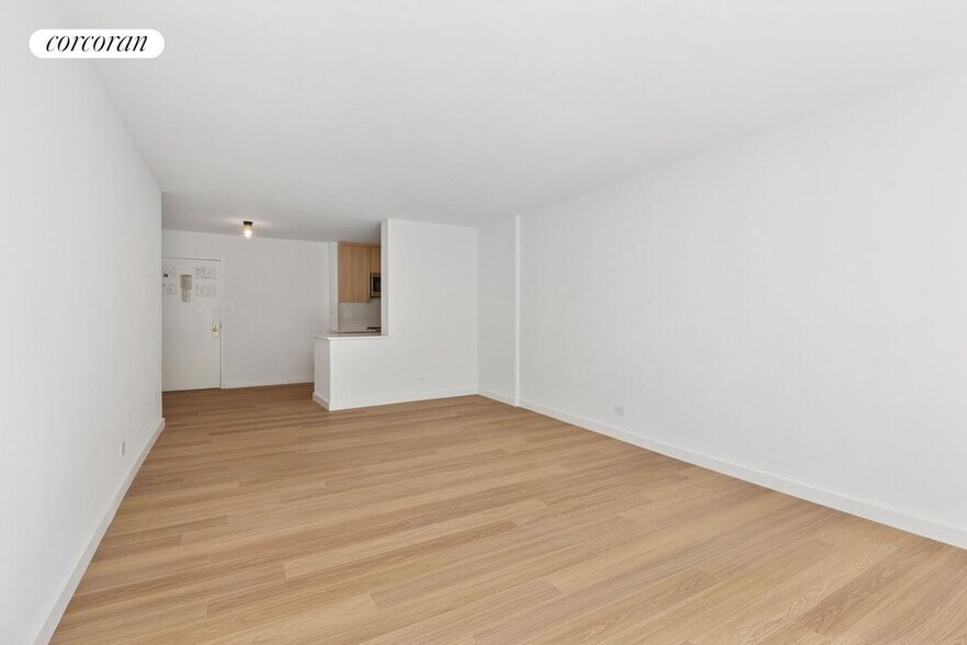 Building Photo - 501 E 87th St