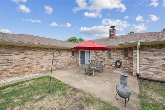 Building Photo - 1800 Midcrest Dr