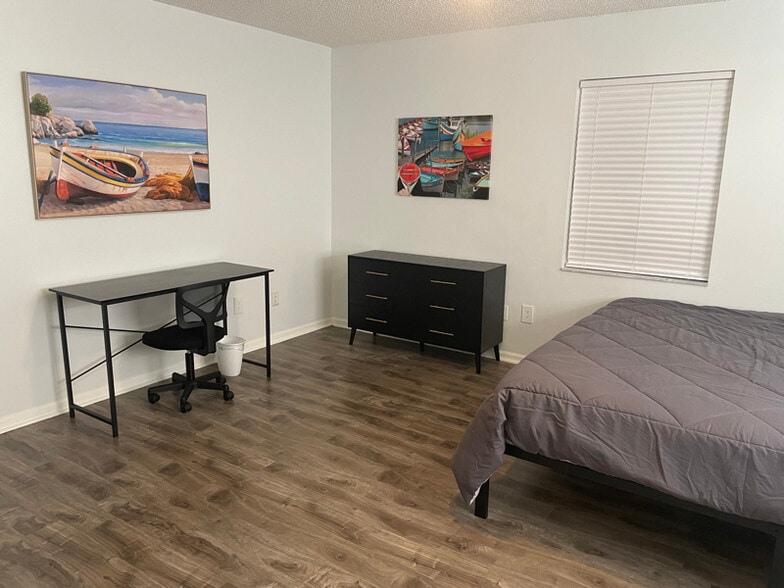 Building Photo - 3115 Marshall Dr