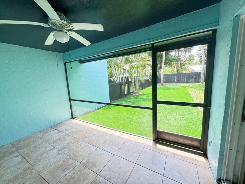 Building Photo - 2134 NE Pelican Ter