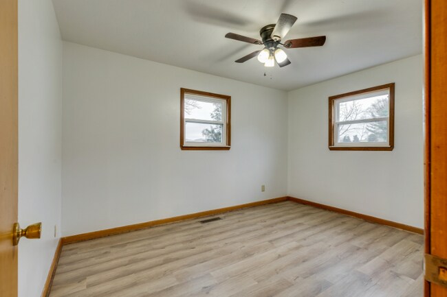 Building Photo - 134 Howes Chapel Rd