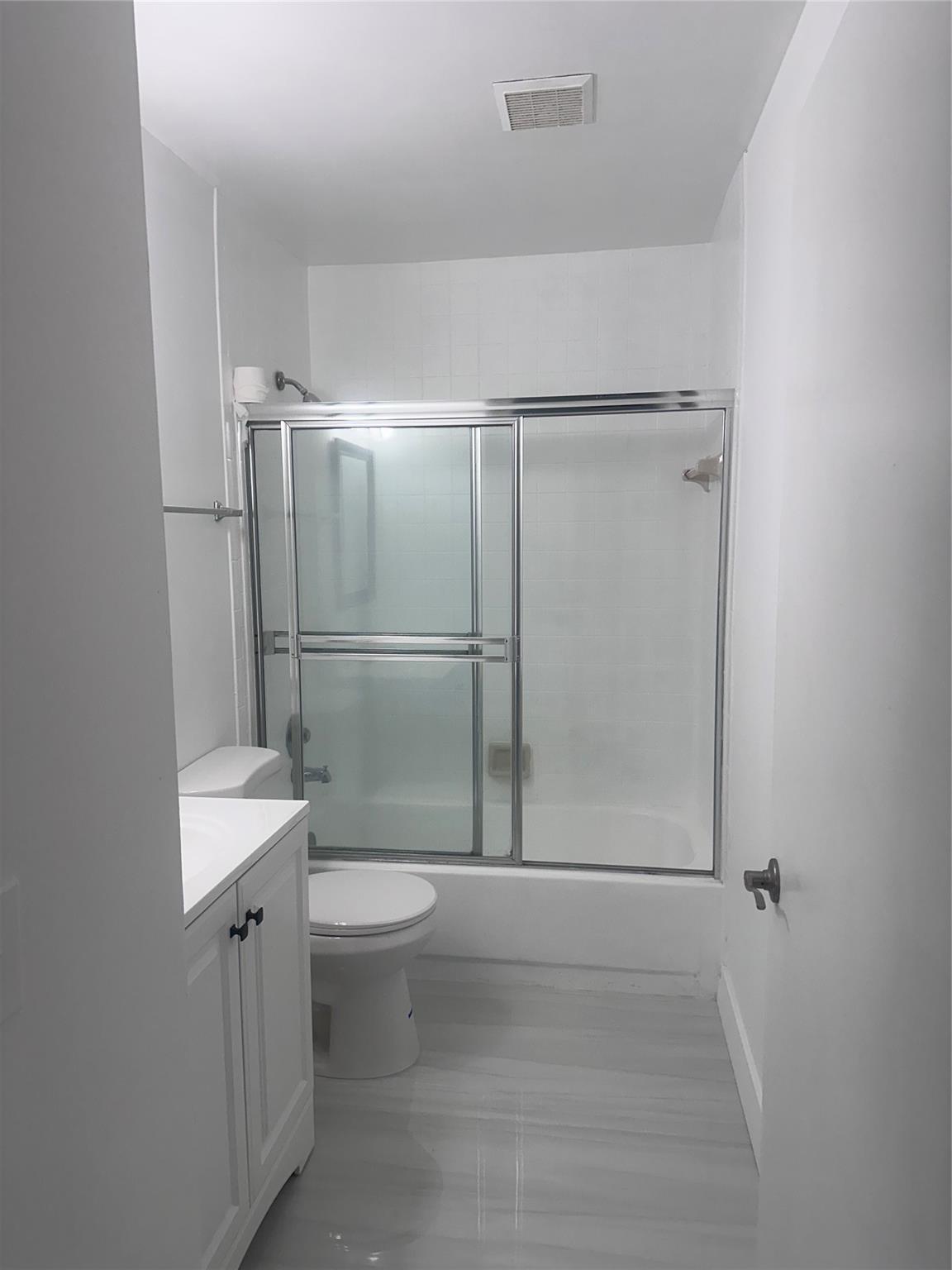 Building Photo - 720 Meadows Cir