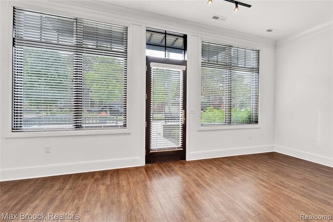 Building Photo - 431 S Eton St