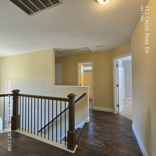 Building Photo - 113 Creek Park Dr