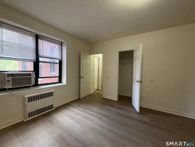 Building Photo - 28 Strawberry Hill Ave