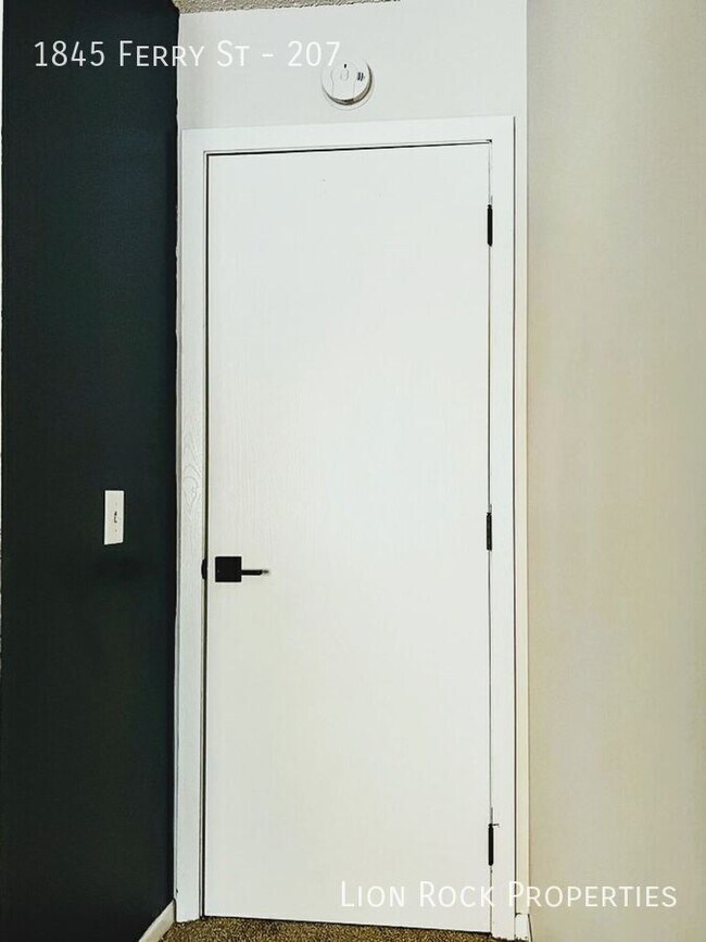 Building Photo - 1845 Ferry St