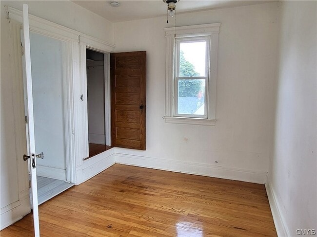 Building Photo - 616 Teall Ave