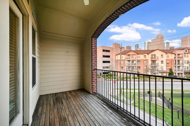 Building Photo - Gorgeous and spacious three-story townhome!