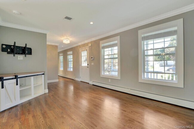 Building Photo - 32 Delamere St