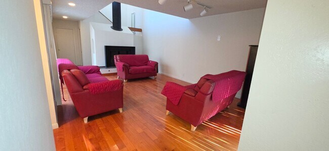 Building Photo - 1745 Deer Creek Ct