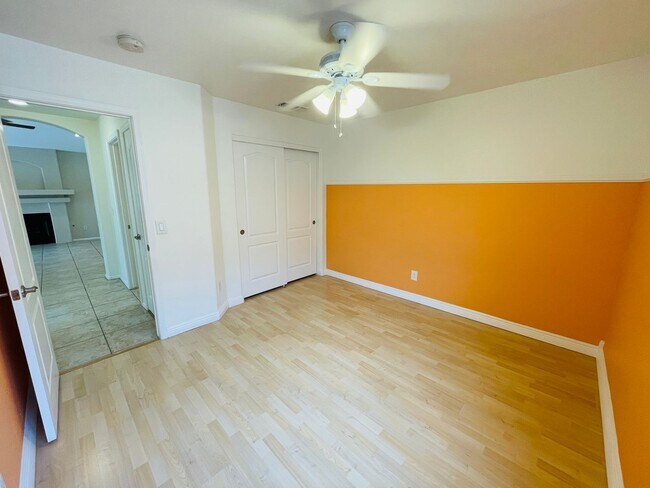 Building Photo - Prime Tempe Location!
