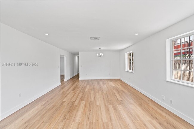 Building Photo - 361 E 39th St