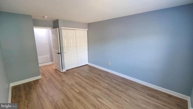 Building Photo - 151 Steeplechase Ct