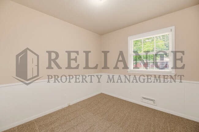 Building Photo - 6517 E Elm St