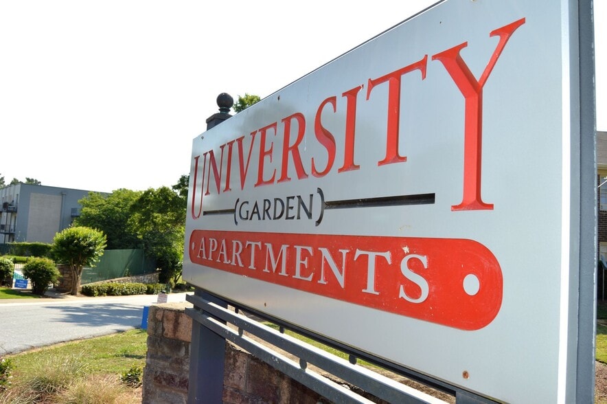 Building Photo - University Garden