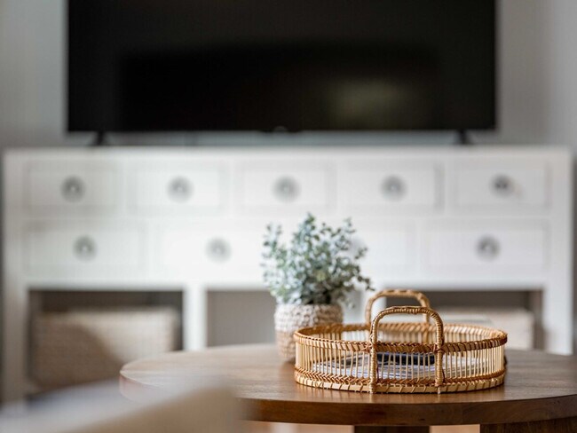 Building Photo - 201 N Dogwood St