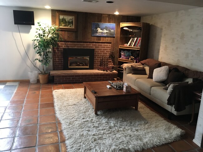 Living room w/fireplace - 3000 Ward Ct