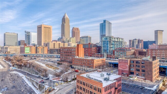 Building Photo - 1133 W 9th St